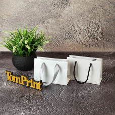 Білий матовий крейдований пакет ШxВxГ 150x100x60 мм, 170 г/м2, підворот під ручки та дно укріплені картоном