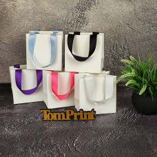 Білий матовий картонний пакет ШxВxГ 140x140x100 мм, 215 г/м2, дно укріплене картоном