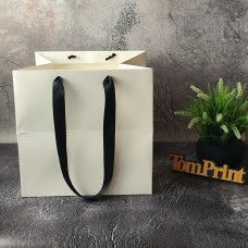 Білий матовий картонний пакет ШxВxГ 300x300x290 мм, 215 г/м2, дно укріплене картоном