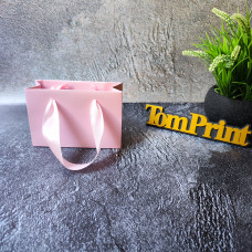 Рожевий матовий крейдований пакет ШxВxГ 150x100x60 мм, 170 г/м2, підворот під ручки та дно укріплені картоном