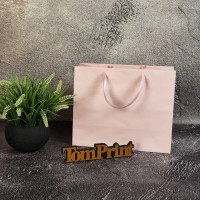 Рожевий матовий крейдований пакет ШxВxГ 280x230x120 мм, 200 г/м2, підворот під ручки та дно укріплені картоном