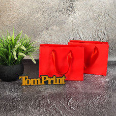 Червоний матовий крейдований пакет ШxВxГ 200x150x100 мм, 170 г/м2, підворот під ручки та дно укріплені картоном