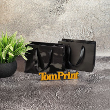 Чорний глянцевий крейдований пакет ШxВxГ 200x150x100 мм, 170 г/м2, дно та ручки укріплені картоном